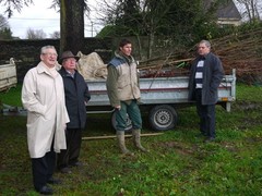 Réception des arbres par les membres du Lions Club en présence de Stéphane HORLAVILLE Paysagiste